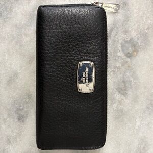 Black leather Michael kors wallet